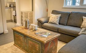 Pine Cabin Overlooking Bedgebury Forest
